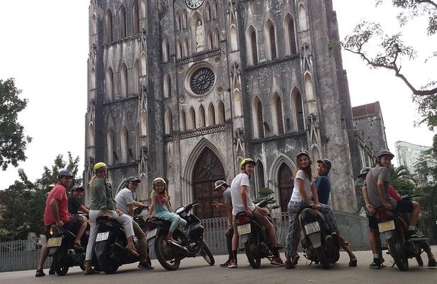 Small-group motorbike sightseeing and food tour in Hanoi