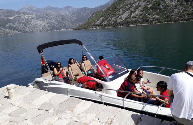 Private tour with speed boat - Perast and Lady of the rock