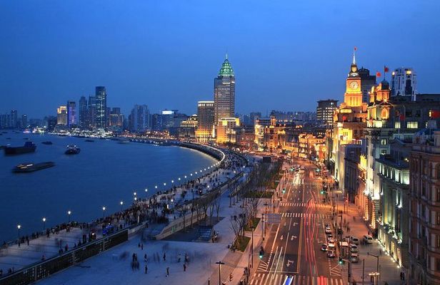 Shanghai Private Night Tour with Huangpu River Cruise, the Bund and Xintiandi