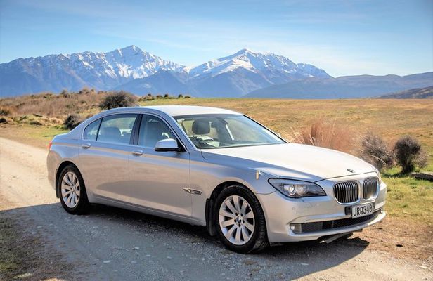 Private 5.5 hour Wine Tour Queenstown : 4 Winery Visits & Lunch