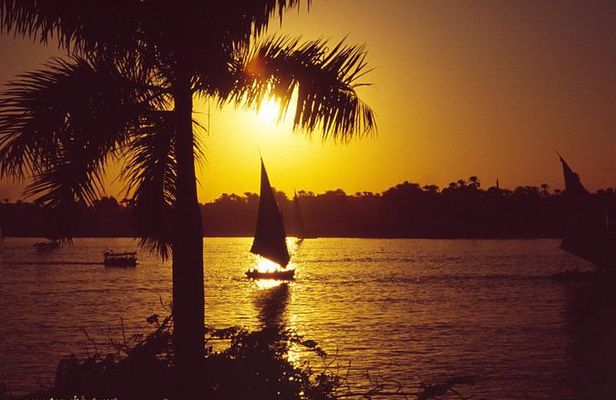 1-Hour Private Felucca on the Nile River With Lunch