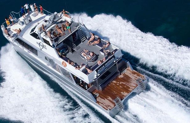 Ocean Freedom Great Barrier Reef Luxury Snorkel and Dive Cruise