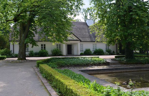 Fryderyk Chopin's Birthplace Half Day Private Tour from Warsaw
