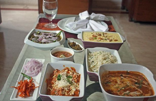 Private Vegetarian Indian Cooking Class in Mumbai