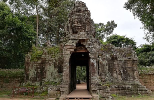 Angkor Wat Private Driver Tours to Angkor Wat Sunrise, Angkor Thom & Ta Prohm