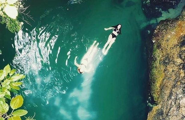 Blue Hole Mineral Spring, Seven Mile Beach, Ricks Cafe/ Shopping Private Tour