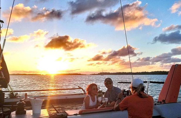 LUXURY Private Catamaran : BORA BORA SUNSET Sailing Experience