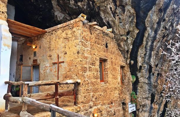 Hike St Lichaa Monastery to Qannoubine Monastery - Qadisha Valley
