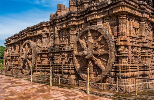 Full Day Tour of Konark Temple and Puri