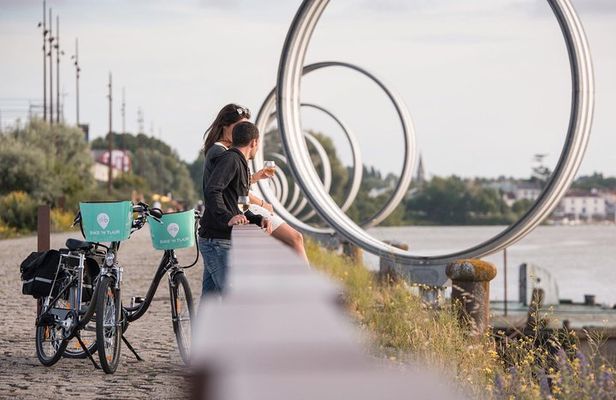 PANORAMA TOUR OF NANTES by electric bike