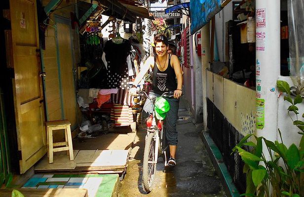 Bangkok Green Oasis 4-Hour Bike Tour with Boat Ride
