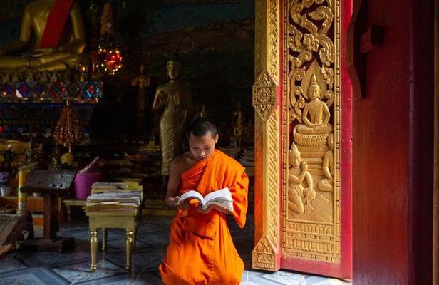 Small Group: Luang Prabang's Must-See Sights Including Mount Phousi