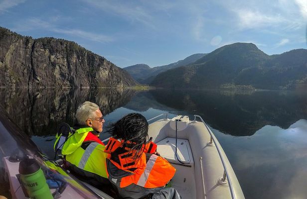 The Best Fjordcruise: Bergen fjord by Zodiac or Pontoon Boat