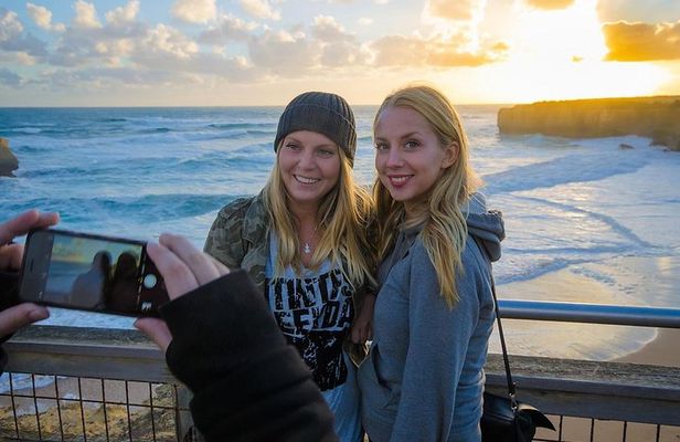 Great Ocean Road Tour with Instagram Sunset views at 12 Apostles from Melbourne