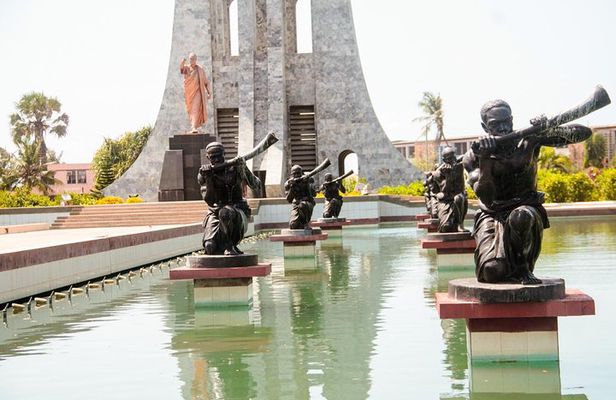 Accra City Tour With Drumming & Dancing Lessons