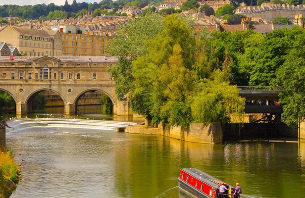 Small-Group Day Trip to Bath, Lacock and Stonehenge from London