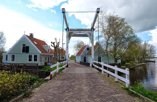 Off the Beaten Paths Dutch Landscape Private Tour 1/2 day Jaguar