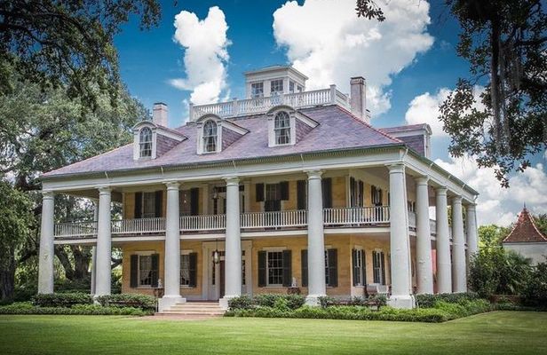 Private Louisiana Plantations Tour with Gourmet Lunch from New Orleans