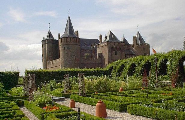 Private day trip to the Dutch castles from Amsterdam