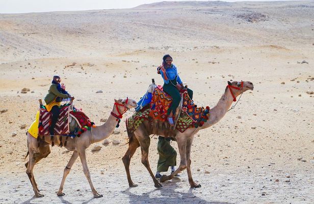 Private tour to Giza pyramids,sphinx,museum,market& lunch 