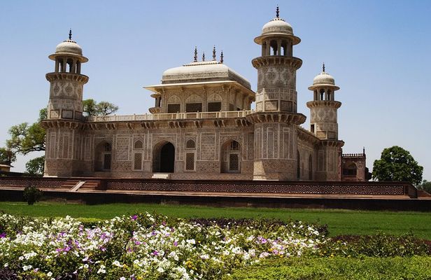 Taj Mahal Sunrise Tour from New Delhi