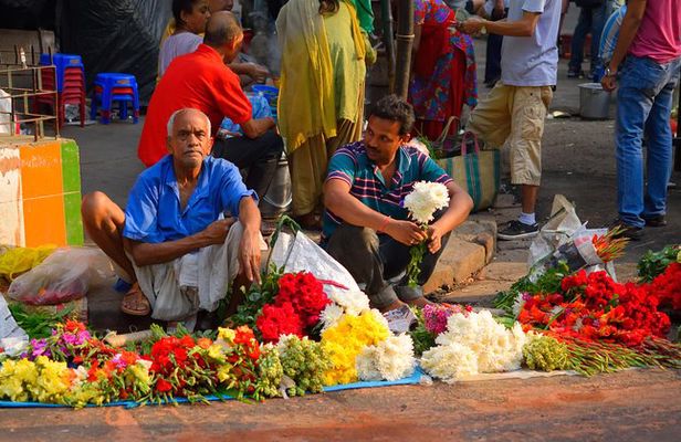 Morning Bazaar Walking Tour in Kolkata