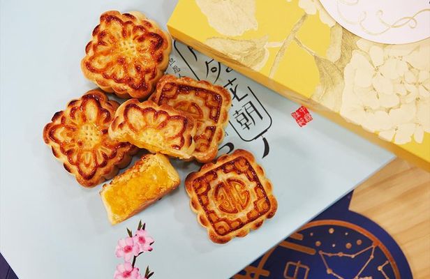 Hong Kong self-service baking experience: making custard mooncakes