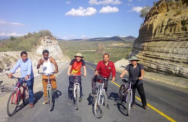 Hell's Gate & Lake Naivasha Guided Bike Tour From Nairobi