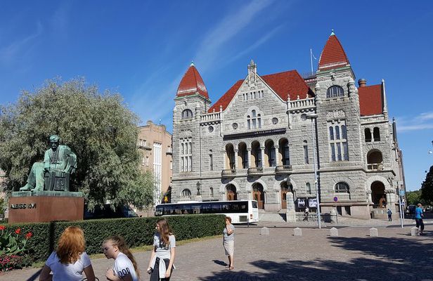 Helsinki Highlights: walking tour with local guide