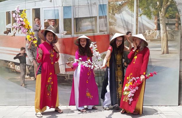 Discover Hanoi culture by walking