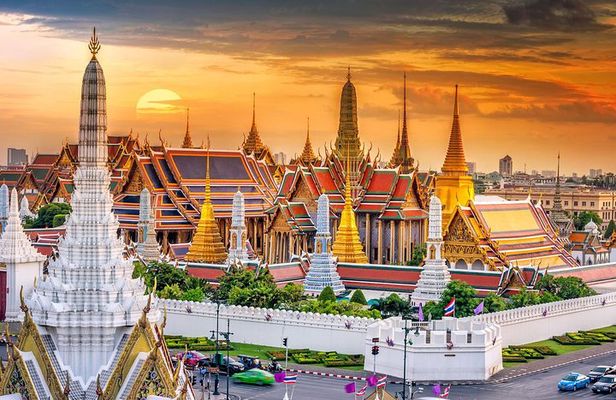 Amazing Bangkok Tour with Grand Palace, Emerald Buddha & Wat Arun