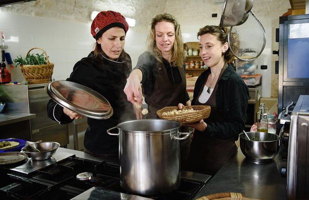 Cooking class: We prepare orecchiette with vegetables from the garden