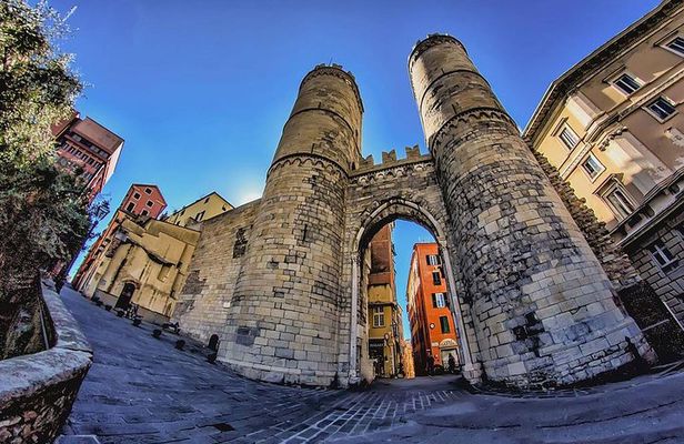Genoa Day Tour: 4 hours of History with Focaccia , Prosecco & Joy