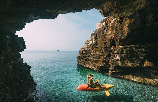 FULL CAVE & SAFARI EXPERIENCE by KAYAK