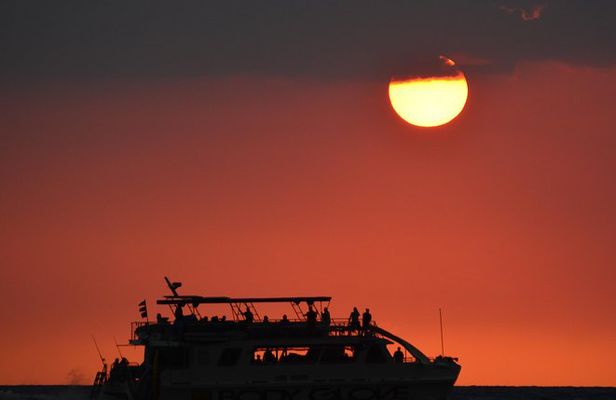 Historical Dinner Cruise to Kealakekua Bay