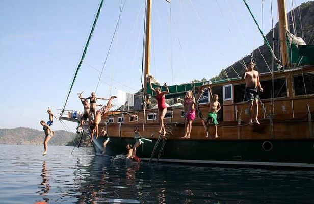 Bodrum Sightseeing & Relaxation Yacht Cabin Charter