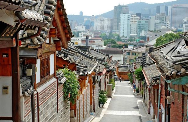 Small Group Seoul Highlight Tour opt. Hanbok & Tea Ceremony