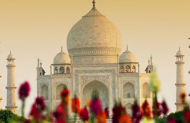 From Delhi: Sunrise visit to Taj Mahal along with Fatehpur Sikri