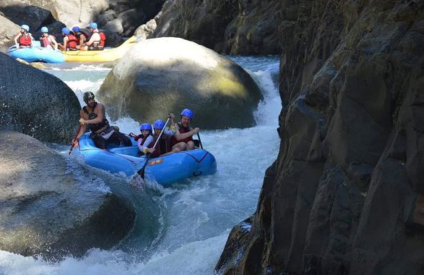 White Water Rafting Upper Naranjo River (Chorro section, Dec. 15th - May 15th)