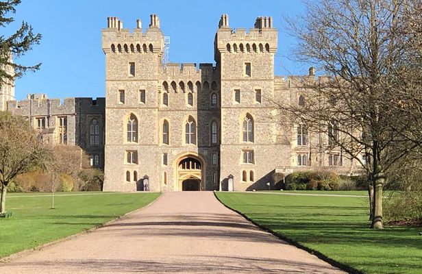 Windsor Castle and Eton College Private Car with Driver Guide