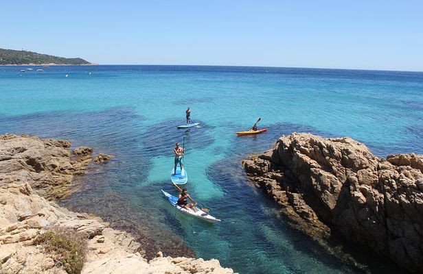 Sea kayaking in the heart of the Ramatuelle Nature Reserve