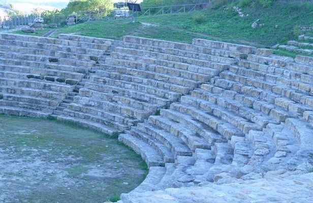 Guided Tour in Morgantina. Visit Morgantina.
