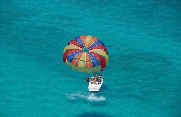 Parasailing Grace Bay, Providenciales