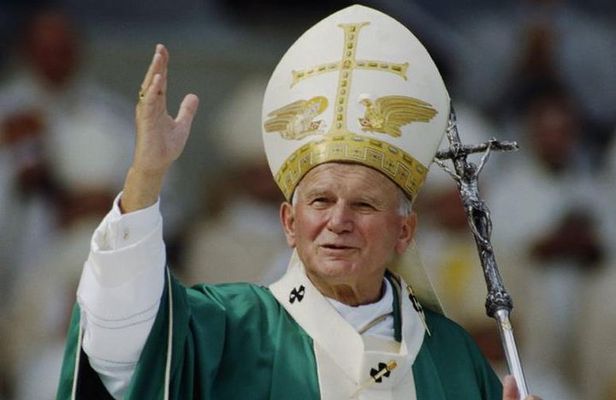 Krakow: Pope John Paul II History: Guided Tour - Home & Sanctuary