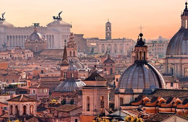 Discover the famous seven hills of Rome with the calessino bee