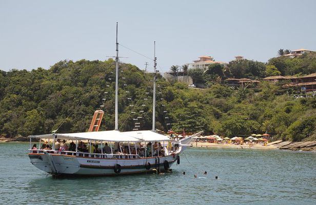 Búzios Full day: Boat and Trolley Tour with Lunch from Cabo Frio