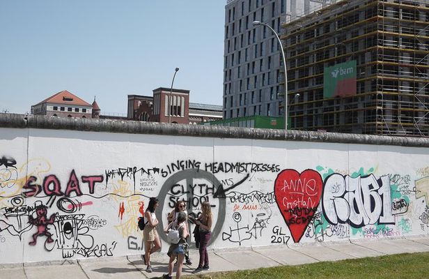 Alternative tour, History off the beaten path