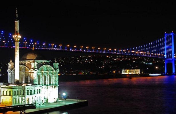 Luxury Bosphorus Dinner Cruise with Turkish Night Show