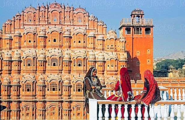 Overnight Private Tour to the Glamorous Pink City of Jaipur