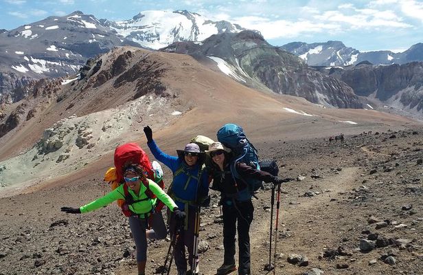 Incredible experience in the Andes from Santiago, reaches the summit of 4.954m!
